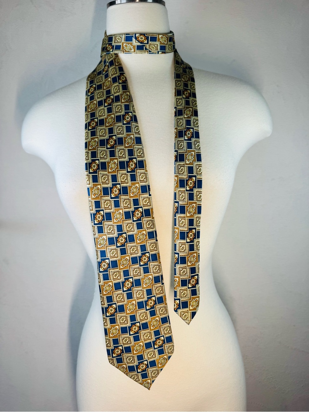 St Loren Italy Men's Silk Geometric Pattern Tie in Blue and Gold